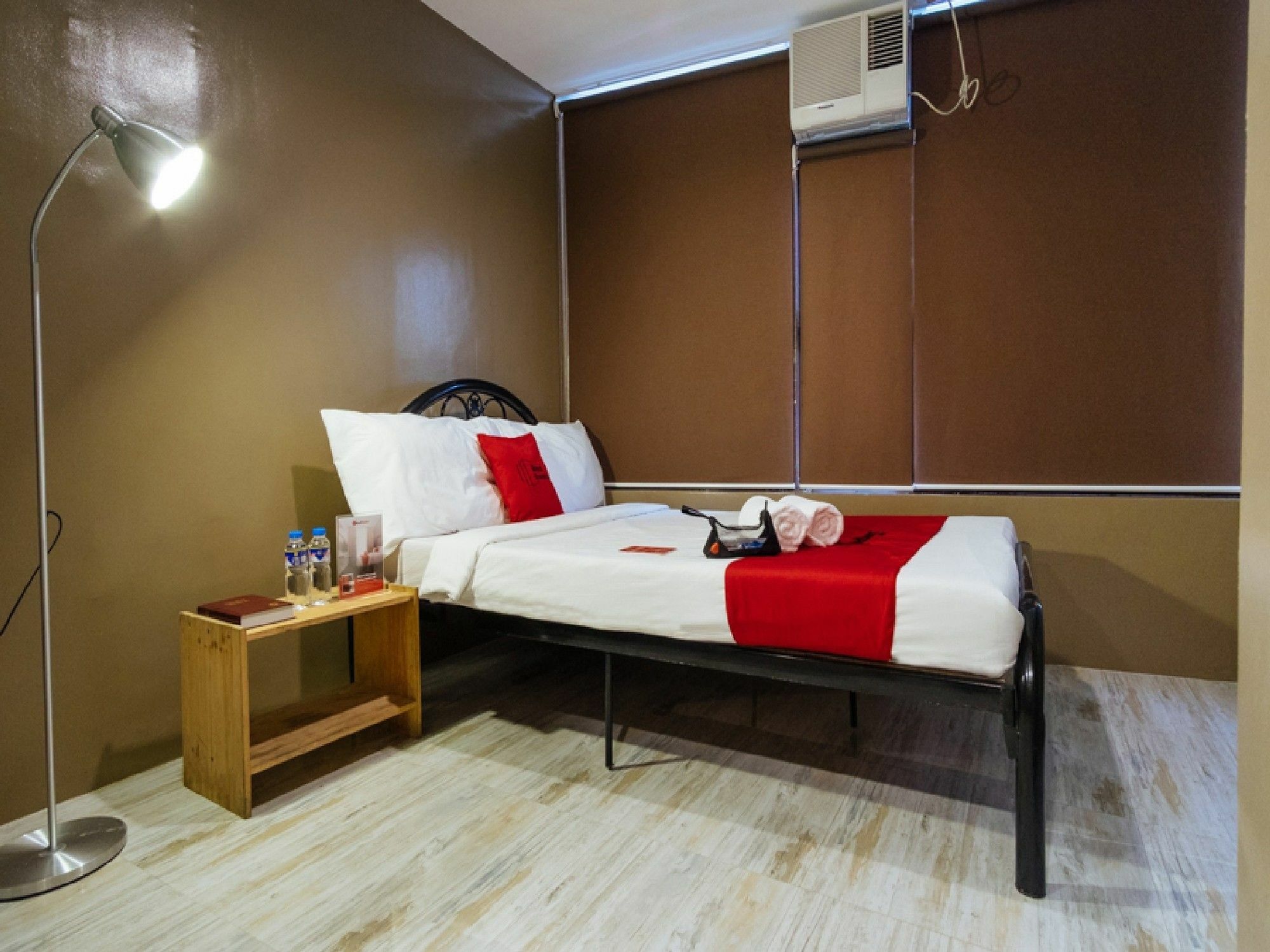 Reddoorz At Hotel Rosemarie Pasay Buitenkant foto